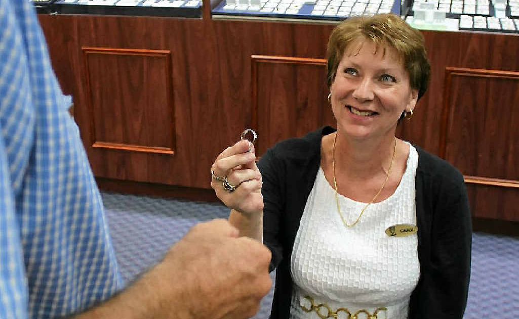 Peter Walsh and Carol Campbell from Rose City Jewellers imagine how a “Leap Day” proposal might happen. Peter Walsh and Carol Campbell from Rose City Jewellers imagine how a “Leap Day” proposal might happen.